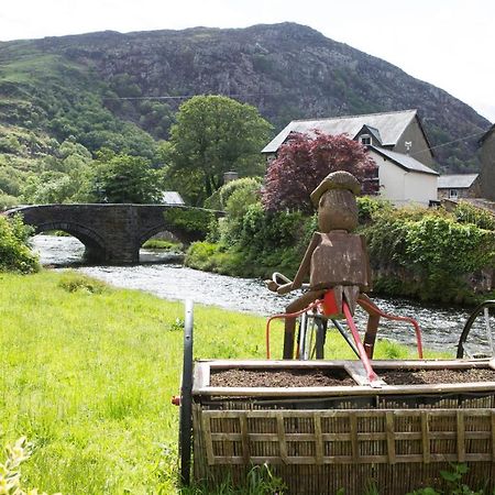 Saracens Head Hotell Beddgelert Eksteriør bilde
