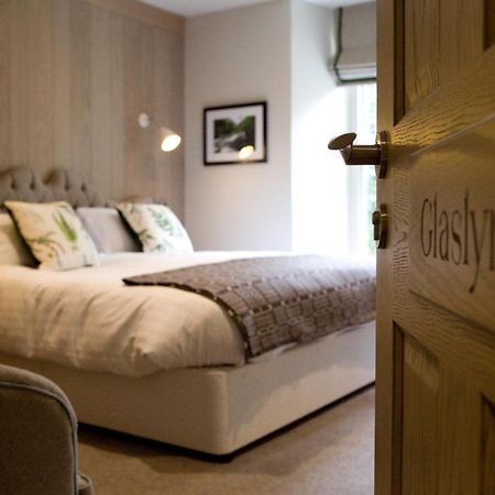 Saracens Head Hotell Beddgelert Eksteriør bilde