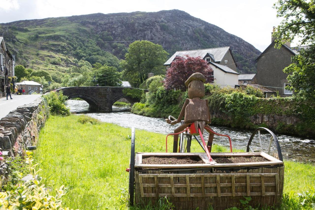 Saracens Head Hotell Beddgelert Eksteriør bilde